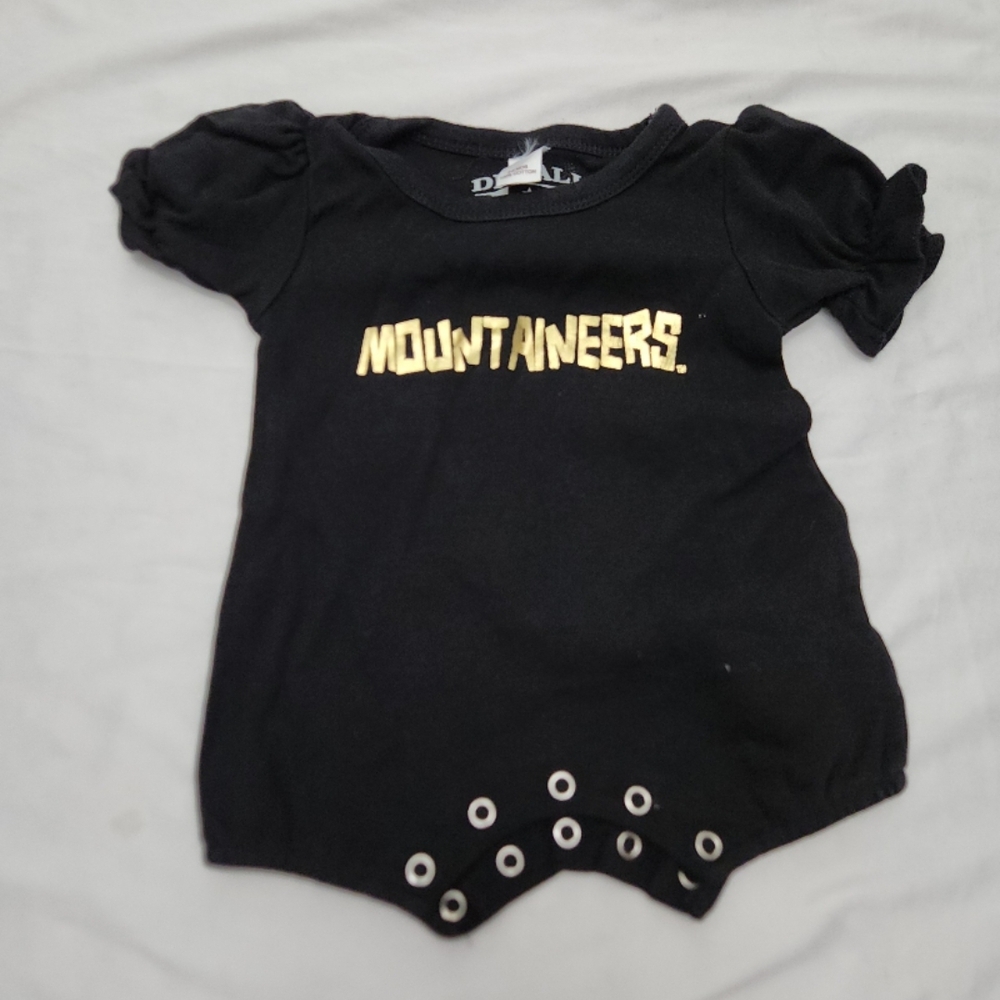 Denali Infant girl 3-6m mountaineers fan onesie #L001